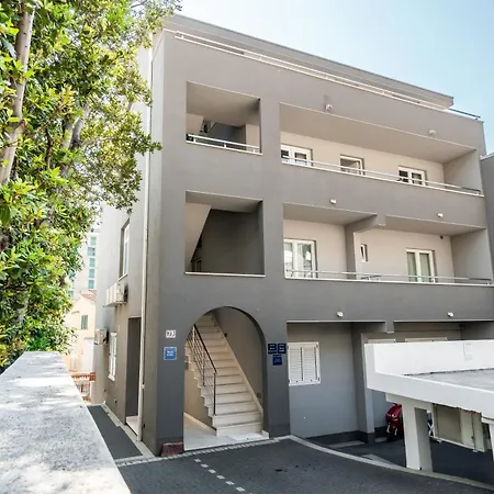 And Vuleta, Close To The Apartman *