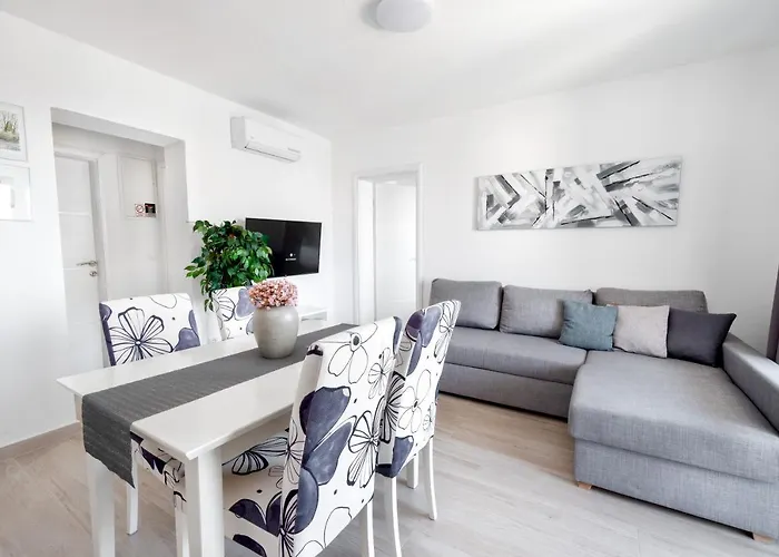 And Vuleta, Close To The * Makarska