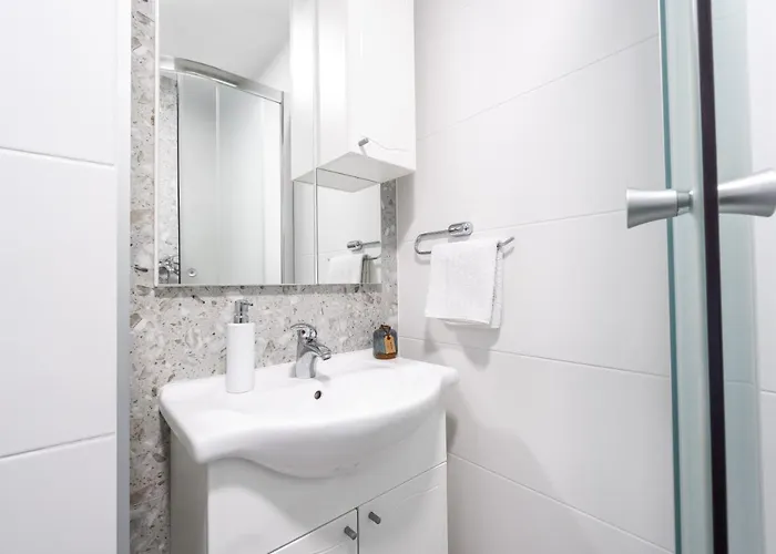 And Vuleta, Close To The Apartman *