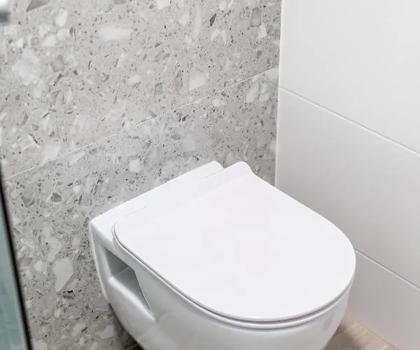 Apartman And Vuleta, Close To The