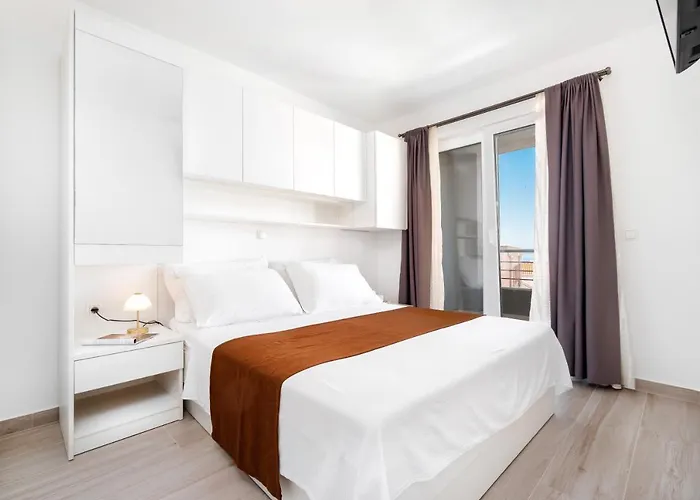 And Vuleta, Close To The Apartman *