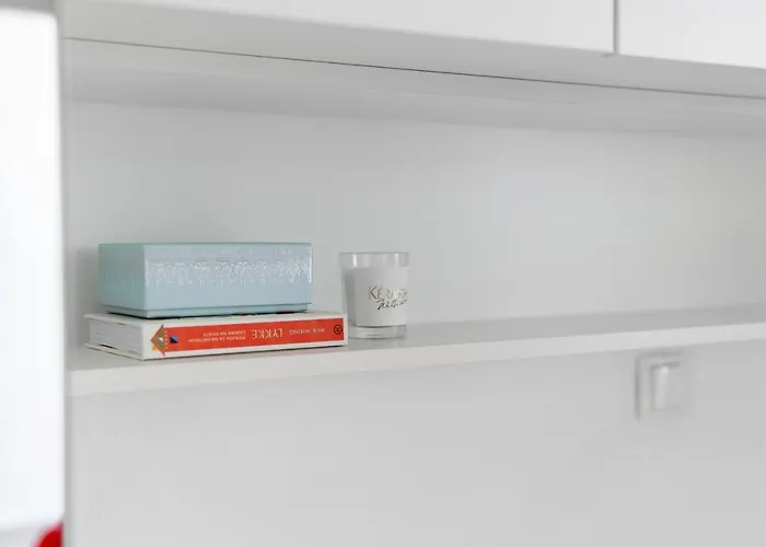 Apartman And Vuleta, Close To The