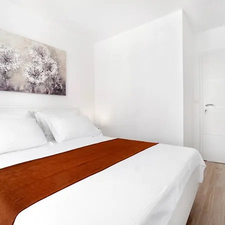 And Vuleta, Close To The Apartman *