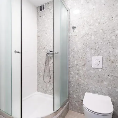 And Vuleta, Close To The Apartman Makarska