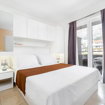 And Vuleta, Close To The Apartament