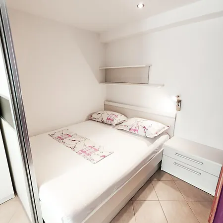 And Vuleta, Close To The Apartman