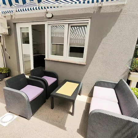 Apartman And Vuleta, Close To The