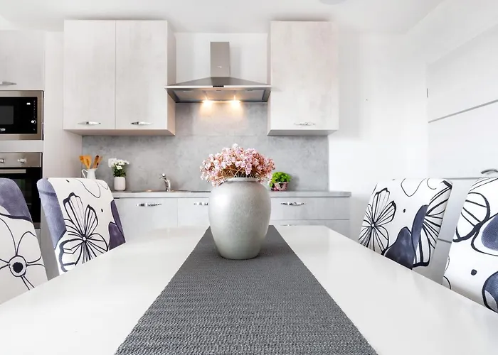 And Vuleta, Close To The * Makarska