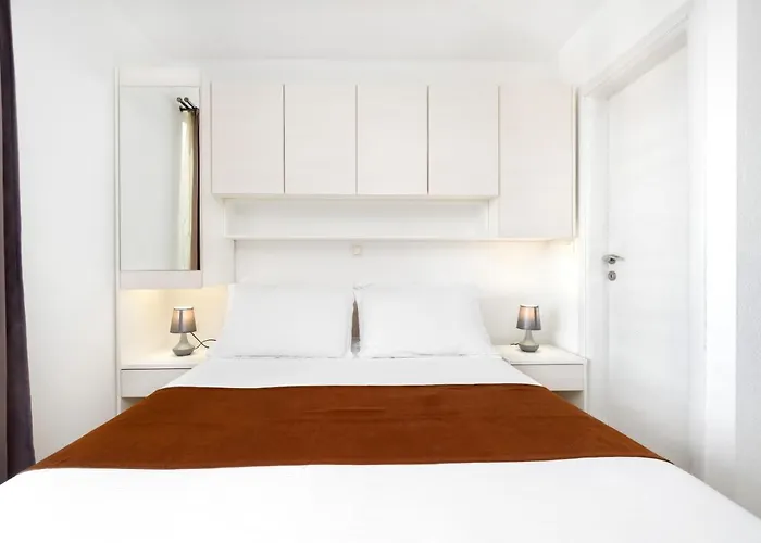 And Vuleta, Close To The