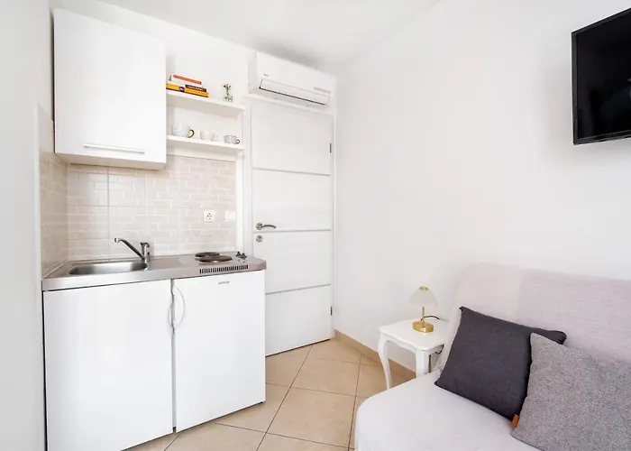 Apartament And Vuleta, Close To The