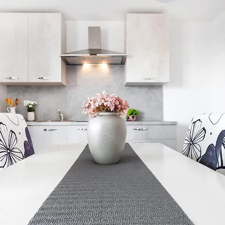 And Vuleta, Close To The * Makarska