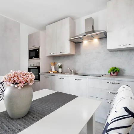 Διαμέρισμα And Vuleta, Close To The Μακάρσκα