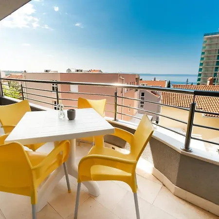 And Vuleta, Close To The * Μακάρσκα