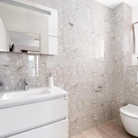 And Vuleta, Close To The Μακάρσκα