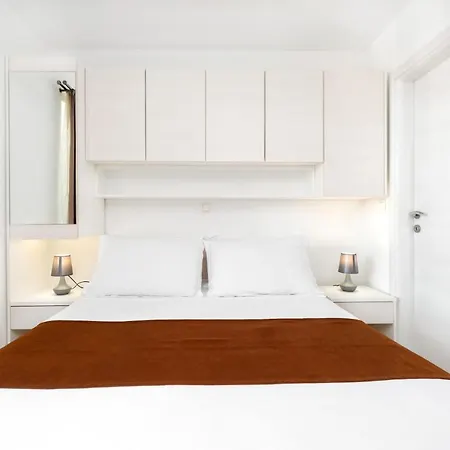 And Vuleta, Close To The