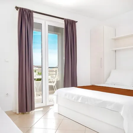 And Vuleta, Close To The Μακάρσκα