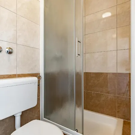 And Vuleta, Close To The * Μακάρσκα