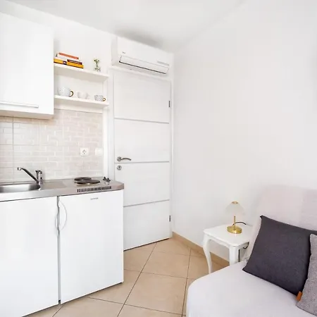 Διαμέρισμα And Vuleta, Close To The