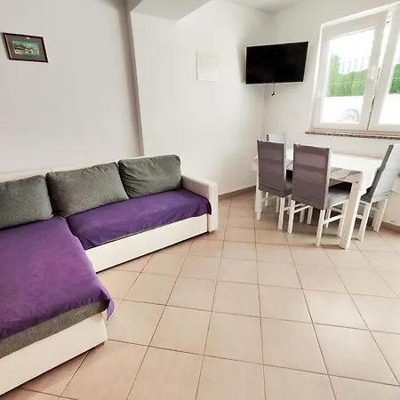 And Vuleta, Close To The Μακάρσκα