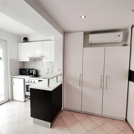 And Vuleta, Close To The Διαμέρισμα