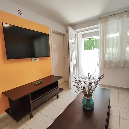 And Vuleta, Close To The Μακάρσκα