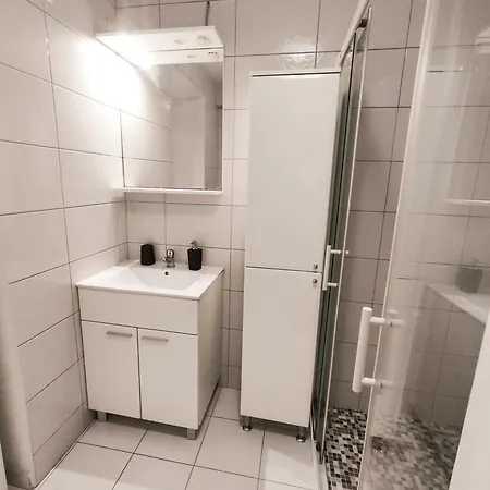 And Vuleta, Close To The * Μακάρσκα